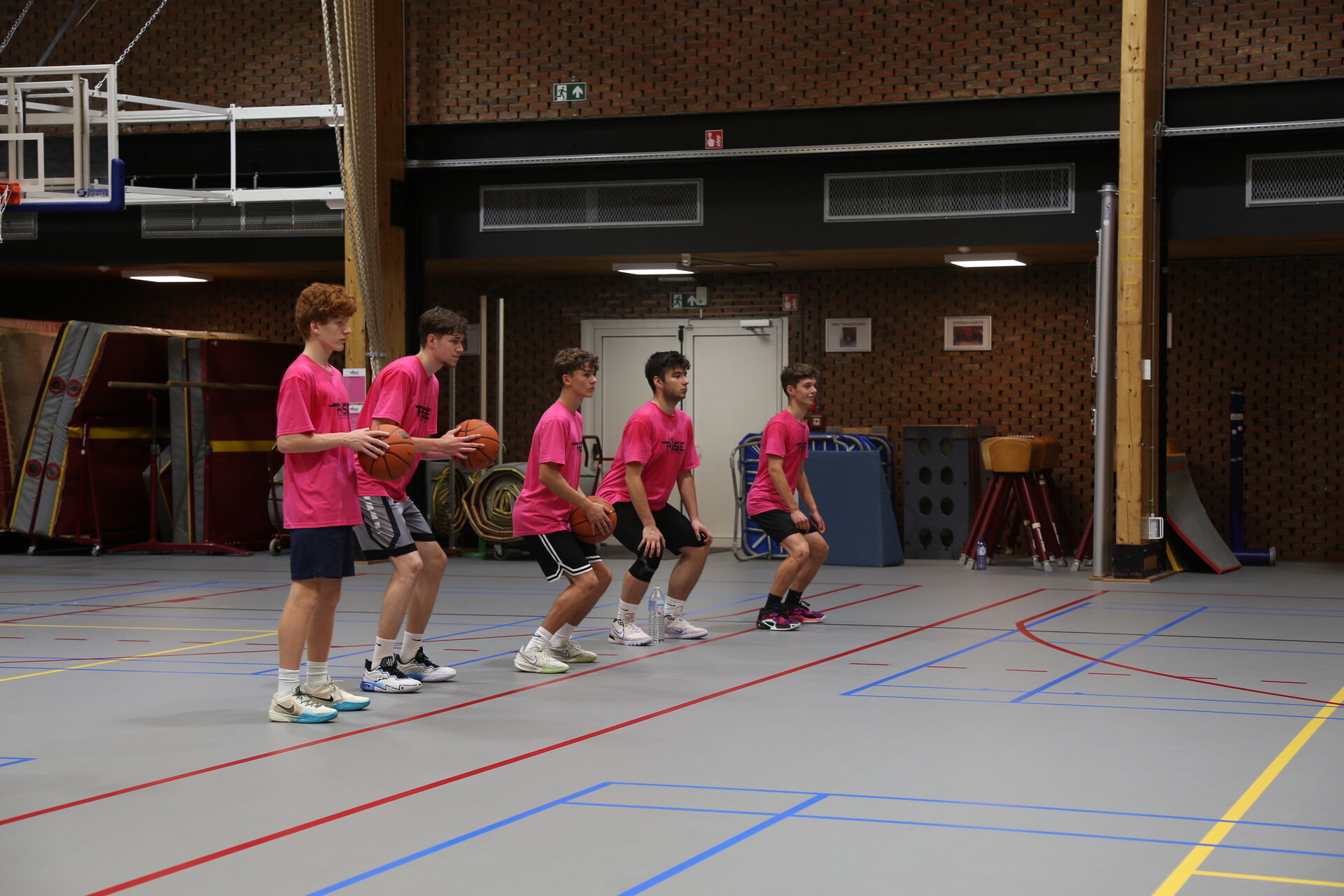 Basketbal training tijdens een RISE kamp
